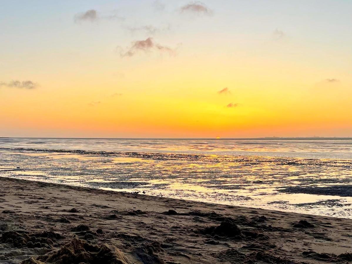 Familienfreundliches Ferienhaus In 5 Min Zum Strand Mit Terrasse Und Kostenlosem Parkplatz Cuxhaven Luaran gambar